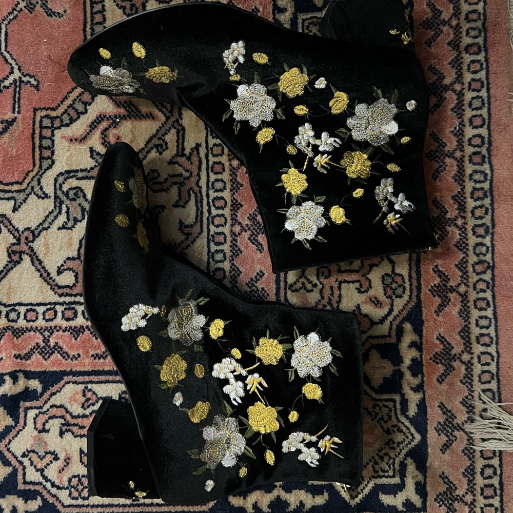 Metaphor Floral Velvet Boots 10